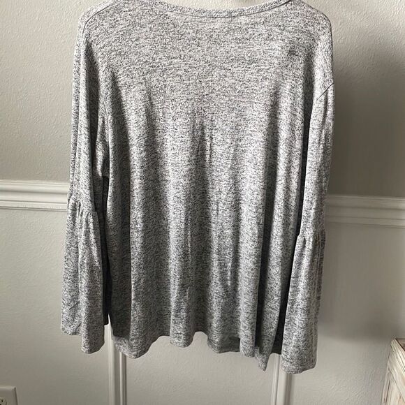 Prospect women’s top  - Picture 2 of 3